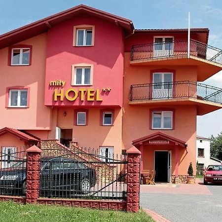 Hotel Mily Krosno Eksteriør billede